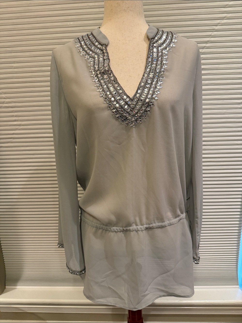 Boston Proper Beaded V-Neck Long Sleeve Tunic in Light Gray